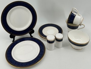 lot 262 image: Royal Doulton Stanwyck Bone China Dinnerware Set
