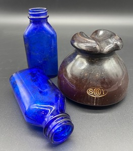 lot 84 image: Vintage Cobalt Blue Glass Bottles & Pinco Brown Ceramic Insulator Set