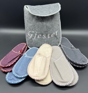 lot 90 image: A 5 Pair of Slippertrend Fleece Felt Slippers in Grey Pouch