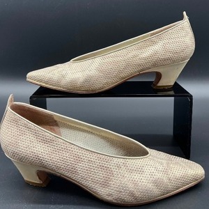 lot 105 image: Studio Paolo Womens Beige Textured Heels - Size 9B