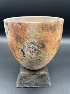 lot 104 image: Unique Bachmeier Wheel-Thrown Pottery Sculpture with Stand