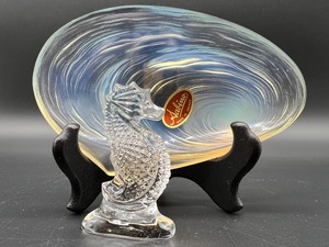 lot 144 image: Val Saint Lambert Glass Seahorse and Blue Opalescent Art Glass Plate