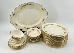 lot 317 image: Georgian Homer Laughlin Vintage Floral China Dinnerware Set