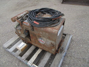 lot 8 image: Miller Generator Welder