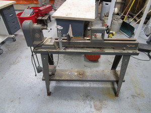 lot 82 image: Wood Lathe