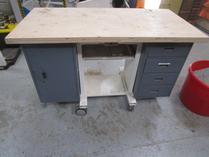 lot 83 image: Rolling Shop StorageTable 30x5x3