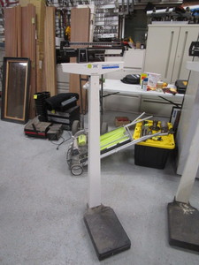 lot 89 image: Medical Balance Scale
