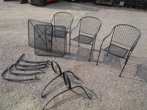 lot 97 image: Patio Table & Chairs