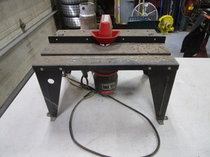 lot 131 image: Router & Table