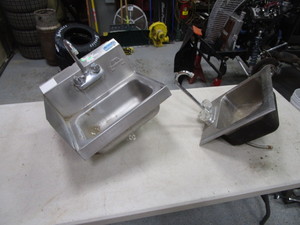 lot 136 image: (2) Commercial SS Sinks