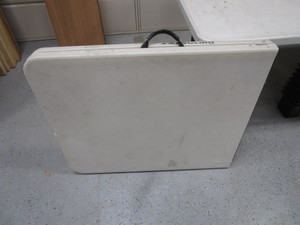 lot 154 image: 6 Foldable Banquet Table