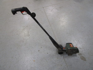 lot 187 image: Black & Decker Electric Lawn Edger