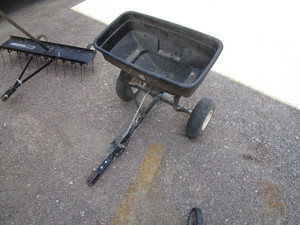 lot 191 image: Fertilizer Spreader