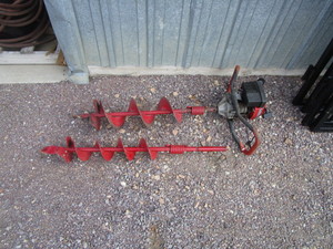 lot 196 image: Post Hole Auger w6 & 8 Bits