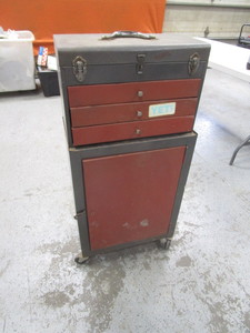 lot 233 image: Tool Box 11x19x40