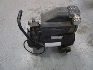 lot 235 image: Air Compressor