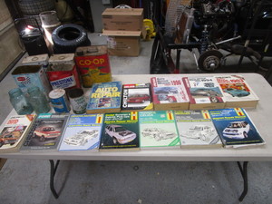 lot 272 image: Vintage Oil Cans & Repair Manuals