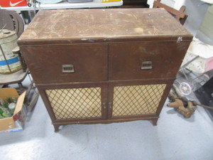 lot 275 image: Vintage Radio Cabinet