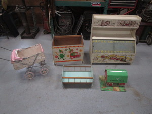lot 280 image: Vintage Kids Items