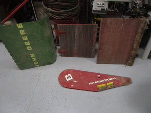 lot 283 image: Vintage Implement Panels & Barn Doors