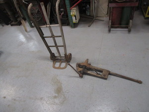 lot 284 image: Vintage Vise & 2 Wheel Hand Cart