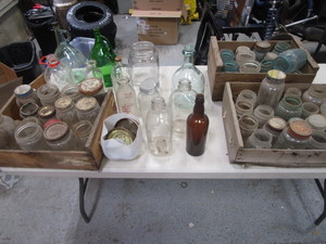 lot 285 image: Vintage Glass