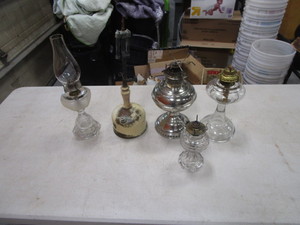 lot 318 image: Vintage Oil Lamps