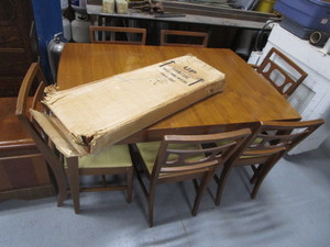 lot 297 image: Dining Room Table & Chairs