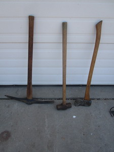 lot 332 image: Axe, Sledge Hammer, Pick Axe