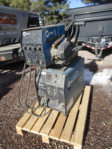 lot 41 image: Miller Maxtron 450 Welder