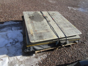 lot 29 image: Pneumatic Rotating Lift Table 48x48