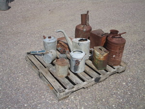 lot 278 image: Vintage Oil Cans & Misc
