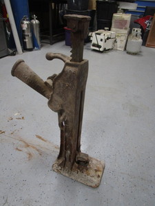 lot 93 image: 15ton Jack
