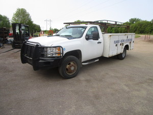 lot 1 image: 2012 Chevrolet Silverado 3500 4x4 Dually wKnapheide Service Body