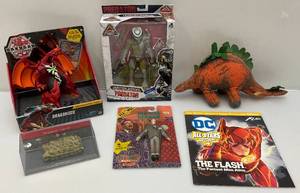 lot 40 image: Misc. Action Figures Including Predator & More (NIB)