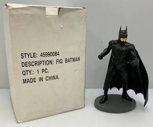 lot 100 image: 13 BATMAN Statue In Original Box