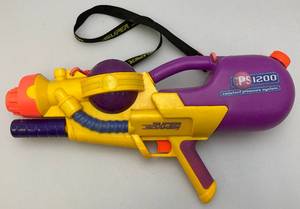 lot 109 image: Vintage SUPER SOAKER CPS 1200 (Constant Pressure System) Works