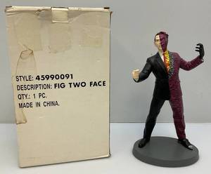 lot 151 image: Vintage BATMAN (Two-Face Tolmmy) Tommy Lee Jones Sculpture 13
