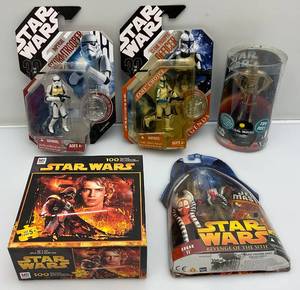 lot 167 image: Misc. Star Wars Collectibles (NIB)
