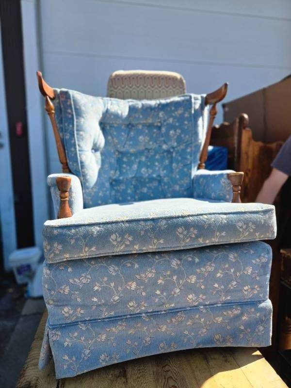 lot 47 image: Vintage Blue Chair