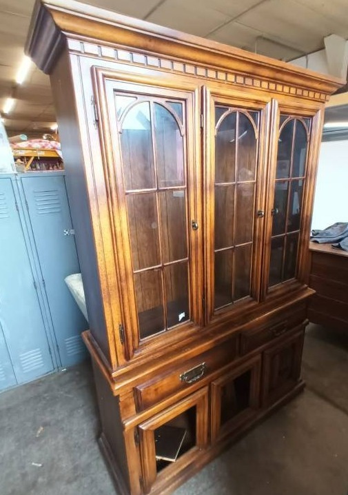 lot 30 image: China Cabinet