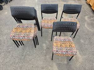 lot 08 image: Office Waiting room chairs