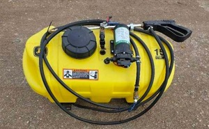 John Deere 15 gallon yard sprayer