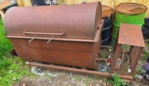 Lg Iron pig Roaster