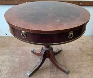 lot 16 image: Duncan Phyfe Drum Table