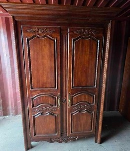 lot 54 image: Large Hutch