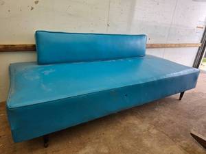 lot 41 image: MCM 1950s Antique Blue Daybed