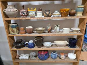 lot 52 image: Pottery Collection