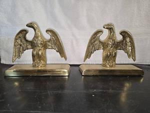 lot 53 image: Vintage Virginia Metalcrafters Brass Eagle Bookends