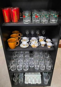 lot 56 image: Lot of Drinkware